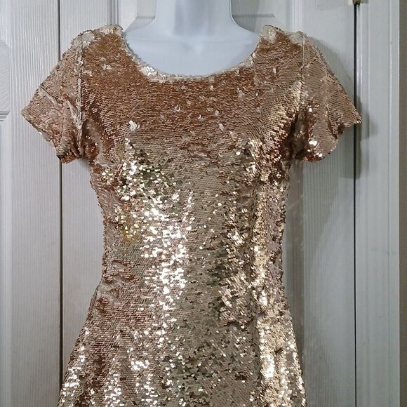 Fab'rik gold/cream sequin mini short sleeve mini dress Sz M EUC - Picture 3 of 7